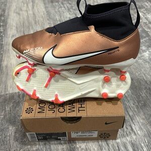 Nike Jr. Zoom Superfly 9 Academy FG/MG soccer cleats, size 3.5Y. Boys/kids/youth